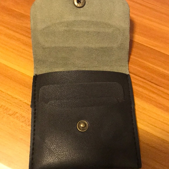 Wallets - Picture 2 of 4